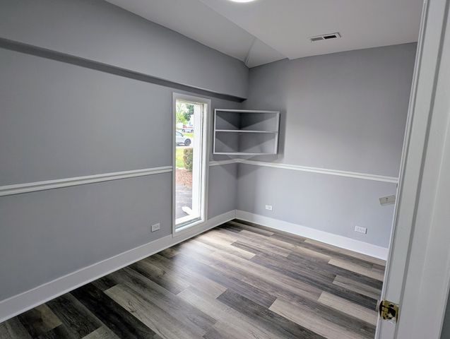 1S085 Summit Avenue, Oakbrook Terrace, IL 60181