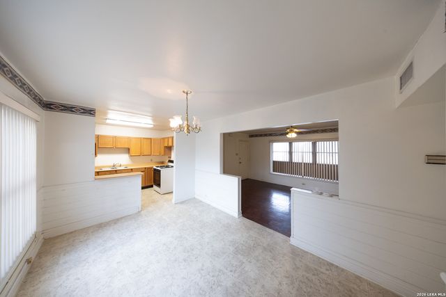 543 CLUB DR, San Antonio, TX 78201