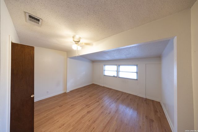 543 CLUB DR, San Antonio, TX 78201