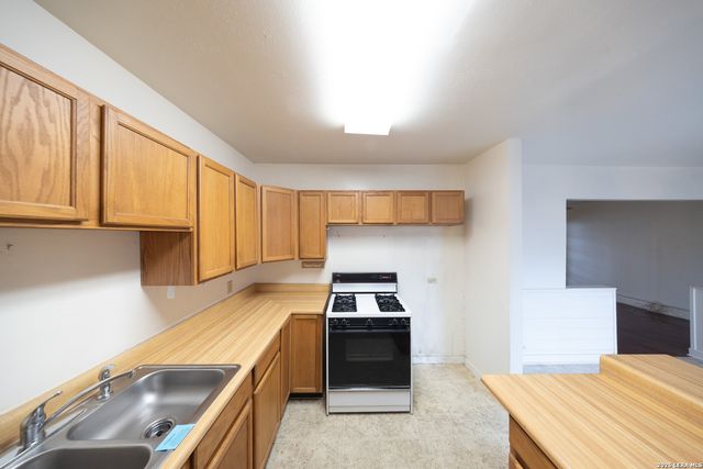 543 CLUB DR, San Antonio, TX 78201