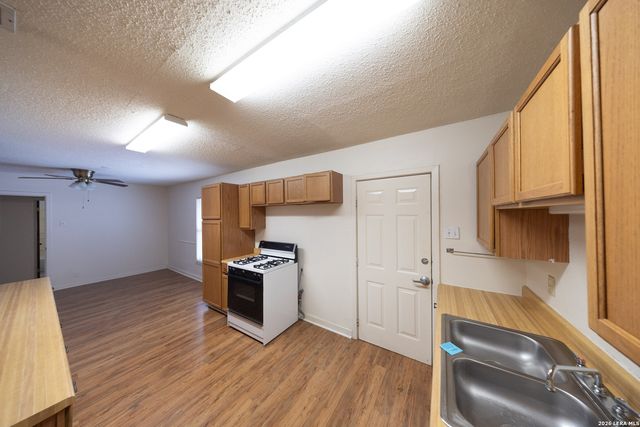 543 CLUB DR, San Antonio, TX 78201