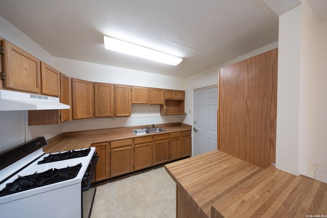 543 CLUB DR, San Antonio, TX 78201