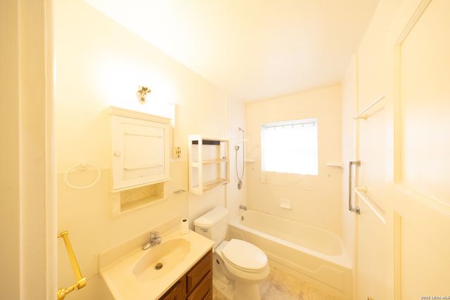 543 CLUB DR, San Antonio, TX 78201