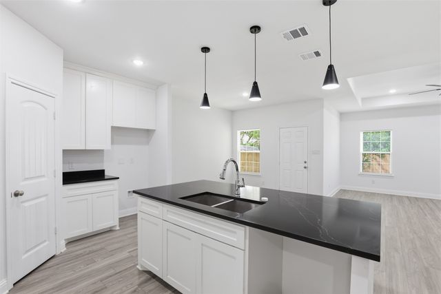 2611 Hunting Drive, Fort Worth, TX 76119