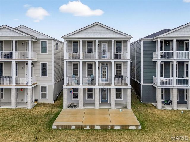 1072 Dyess Way, St Charles, MO 63301