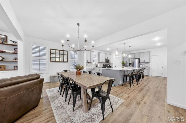 1072 Dyess Way, St Charles, MO 63301