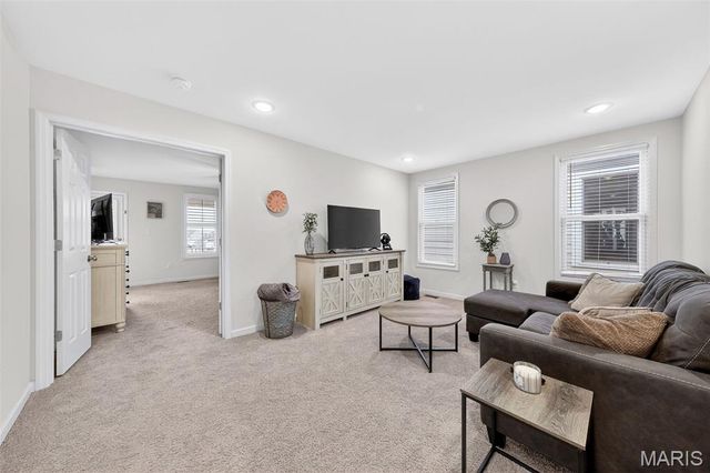 1072 Dyess Way, St Charles, MO 63301