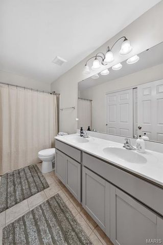 1072 Dyess Way, St Charles, MO 63301