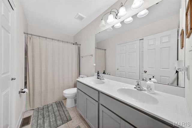 1072 Dyess Way, St Charles, MO 63301