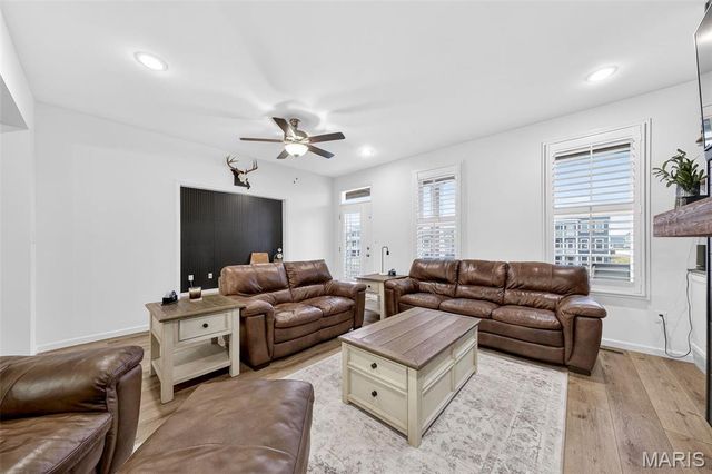 1072 Dyess Way, St Charles, MO 63301