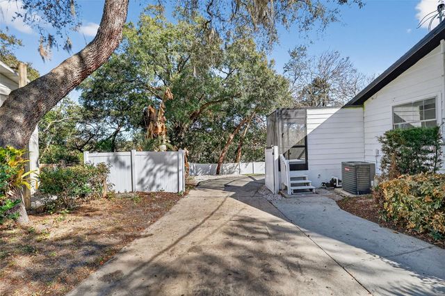 1824 CRESTVIEW DRIVE, Mount Dora, FL 32757