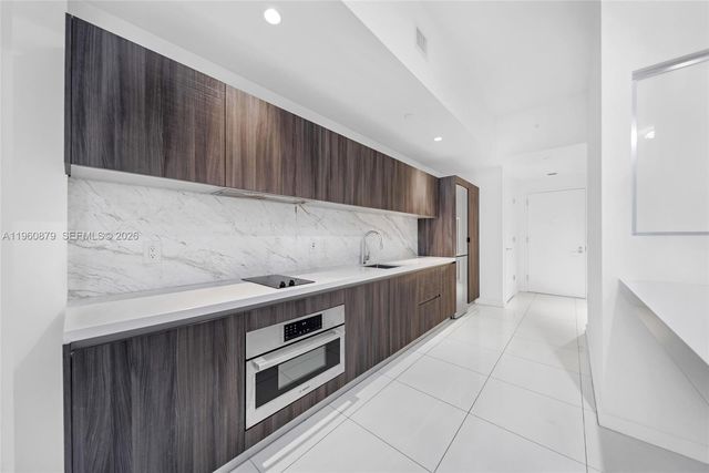 851 NE 1st Ave 204, Miami, FL 33132