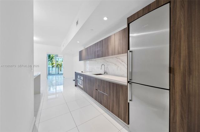 851 NE 1st Ave 204, Miami, FL 33132