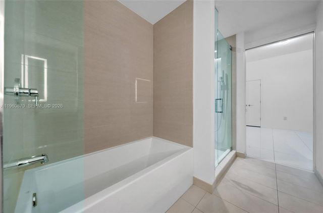 851 NE 1st Ave 204, Miami, FL 33132