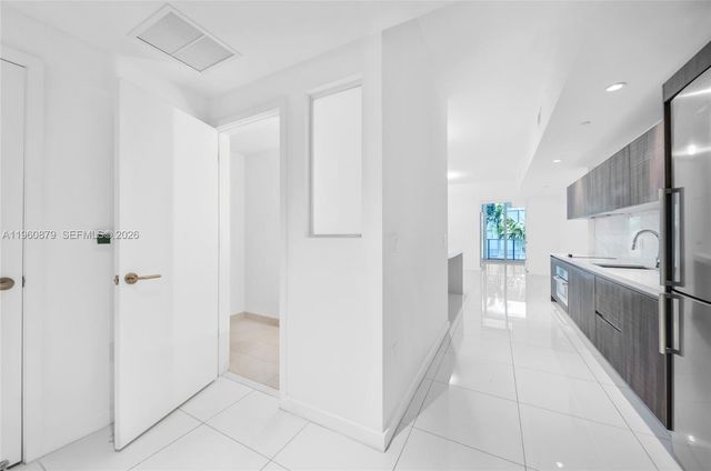 851 NE 1st Ave 204, Miami, FL 33132