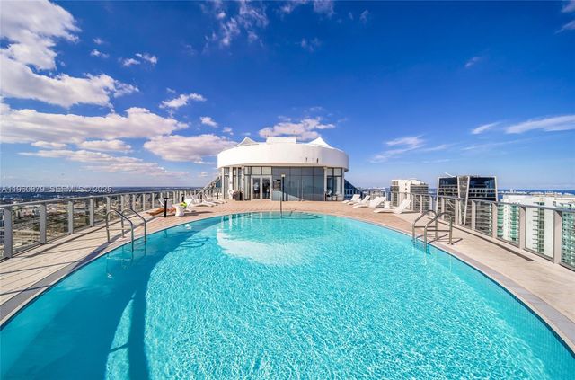 851 NE 1st Ave 204, Miami, FL 33132