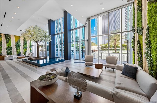 851 NE 1st Ave 204, Miami, FL 33132