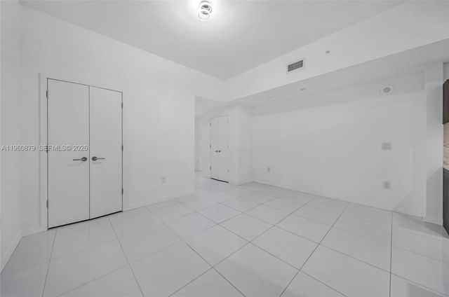 851 NE 1st Ave 204, Miami, FL 33132