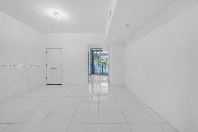 851 NE 1st Ave 204, Miami, FL 33132