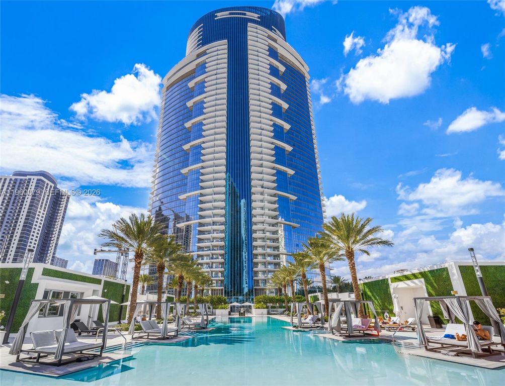 851 NE 1st Ave 204, Miami, FL 33132