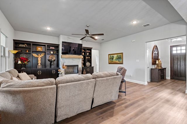 105 Aslan Road, Poolville, TX 76487