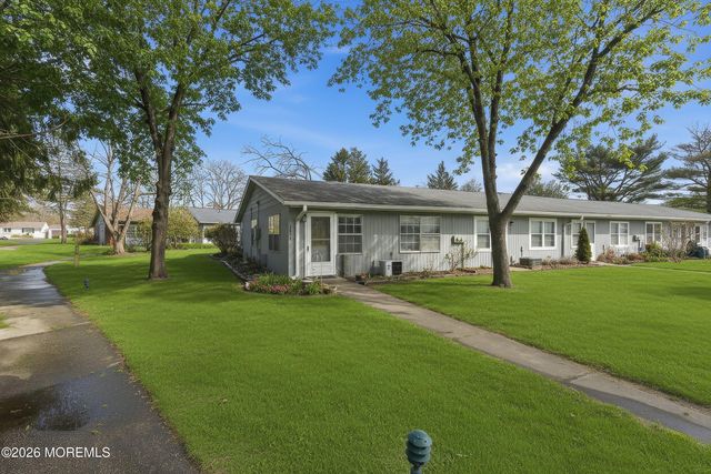 367F Chesterfield Court, Lakewood, NJ 08701