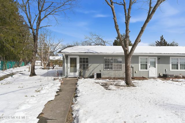 367F Chesterfield Court, Lakewood, NJ 08701