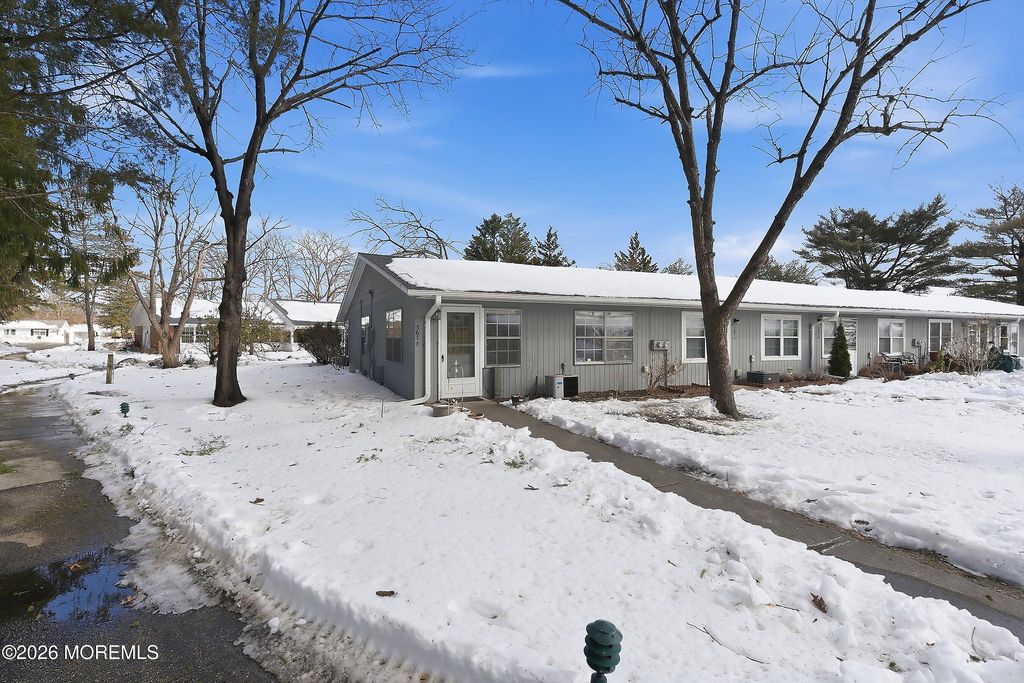 367F Chesterfield Court, Lakewood, NJ 08701