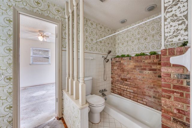 5001 Boulder Lake Road, Fort Worth, TX 76103