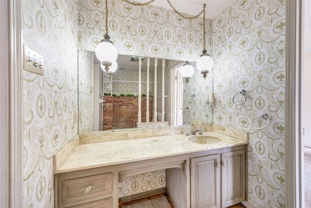 5001 Boulder Lake Road, Fort Worth, TX 76103