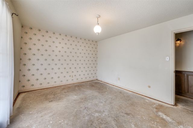 5001 Boulder Lake Road, Fort Worth, TX 76103