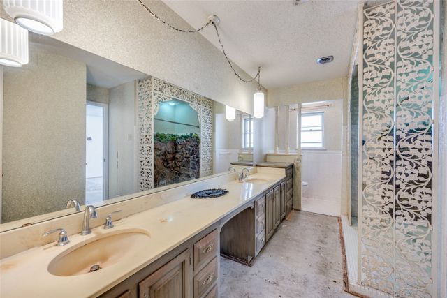 5001 Boulder Lake Road, Fort Worth, TX 76103