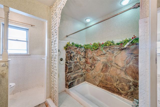 5001 Boulder Lake Road, Fort Worth, TX 76103