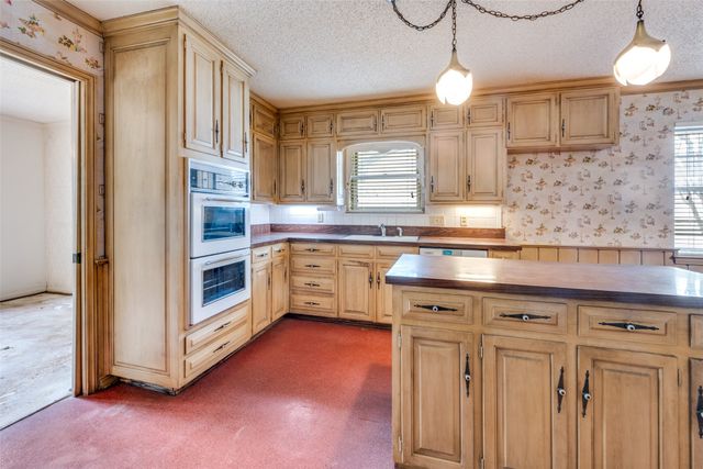 5001 Boulder Lake Road, Fort Worth, TX 76103