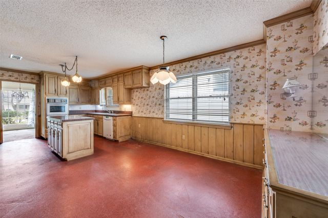 5001 Boulder Lake Road, Fort Worth, TX 76103