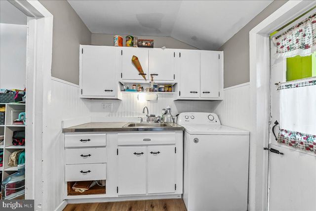 438 W 1ST AVE, Parkesburg, PA 19365