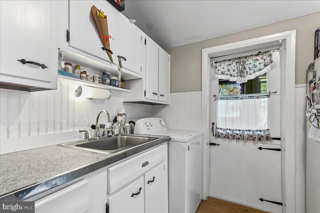 438 W 1ST AVE, Parkesburg, PA 19365