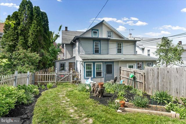 438 W 1ST AVE, Parkesburg, PA 19365