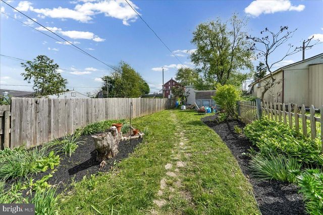 438 W 1ST AVE, Parkesburg, PA 19365