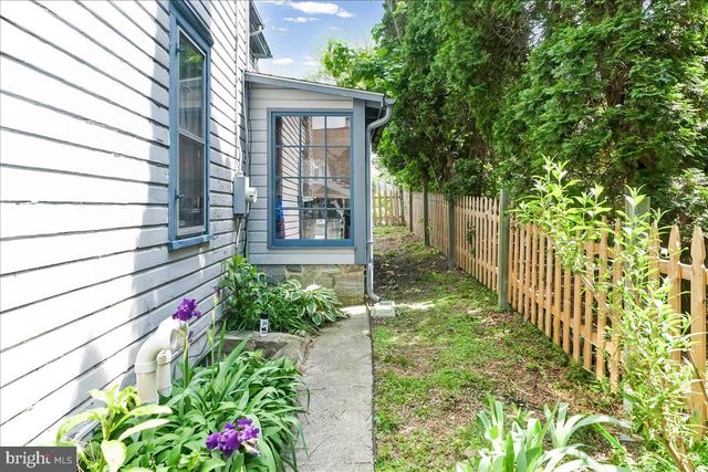 438 W 1ST AVE, Parkesburg, PA 19365