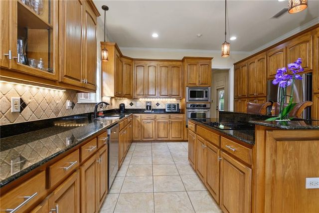 3215 Wynncliff Court W, Mobile, AL 36695