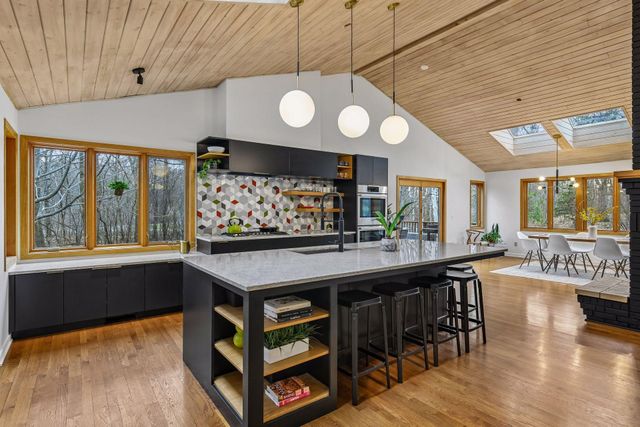 1815 Meadowwoods Trail, Medina, MN 55356