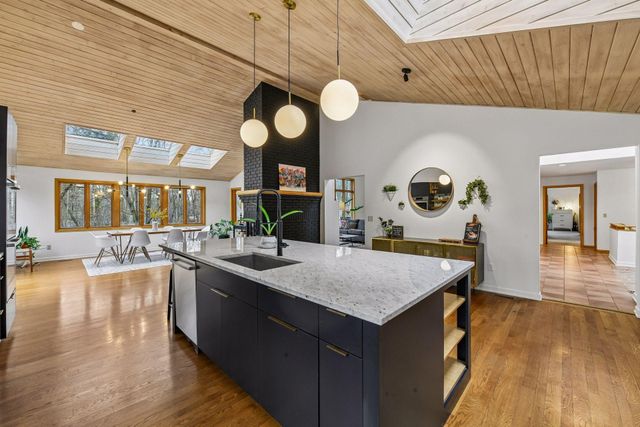 1815 Meadowwoods Trail, Medina, MN 55356