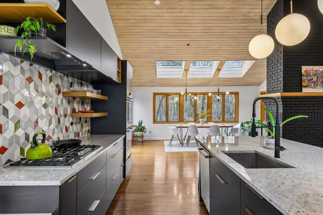 1815 Meadowwoods Trail, Medina, MN 55356