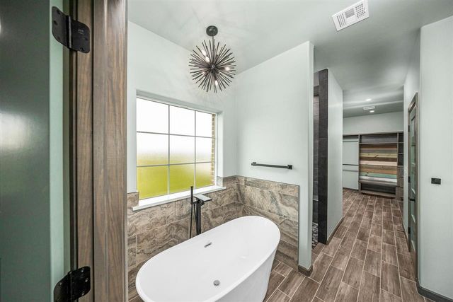 409 SW Applewood, Lawton, OK 73505