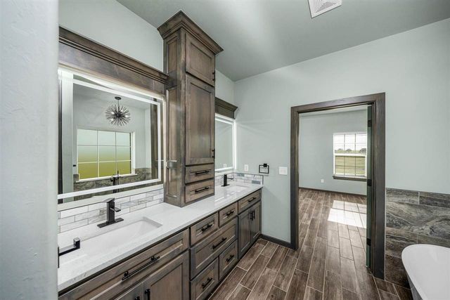 409 SW Applewood, Lawton, OK 73505