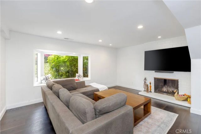 21809 Martinez, Woodland Hills, CA 91364