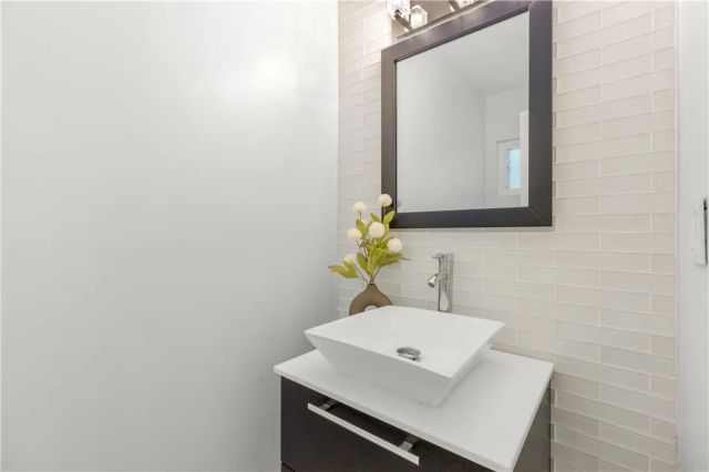 21809 Martinez, Woodland Hills, CA 91364