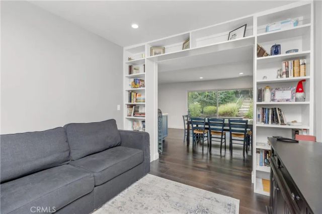 21809 Martinez, Woodland Hills, CA 91364