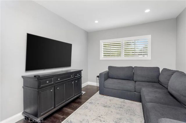21809 Martinez, Woodland Hills, CA 91364